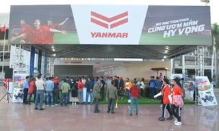Toàn cảnh gian hàng YANMAR với biển quảng cáo ấn tượng cả 4 mặt