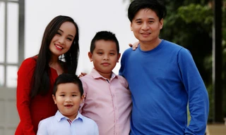 Gia đình hạnh phúc của nghệ sĩ Thu Huyền - Tấn Minh. Con lớn của chị năm nay lên 12 tuổi, con út bảy tuổi.