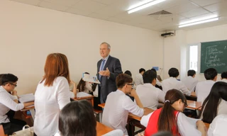 Sinh viên ngành Kinh doanh quốc tế được đào tạo tiếng Anh song song với kiến thức chuyên môn