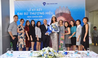 Đại diện Hệ thống nha khoa hàng đầu Việt Nam tại buổi lễ ký kết với Siêu mẫu – Hoa hậu Minh Tú