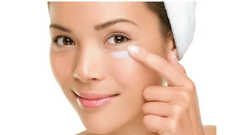 Tuyệt chiêu trị nhăn đuôi mắt.