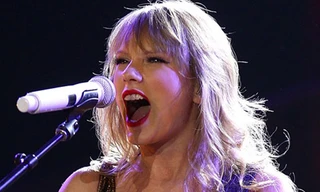Taylor Swift trên sân khấu.