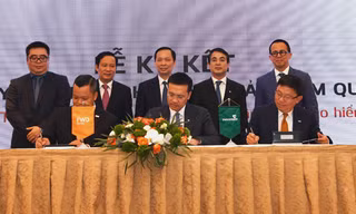 Thương vụ lớn của Vietcombank và FWD: Cuộc chơi của các ông lớn 
