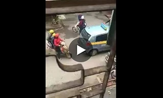 Xôn xao nữ sinh Công đoàn bị bảo vệ tát lệch mặt