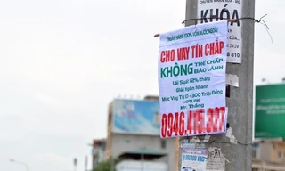 Để vay được tiền, nhiều khách hàng bất chấp các điều khoản hợp đồng dù có thể lãi suất cao ngất ngưởng. Ảnh: Anh Quân.