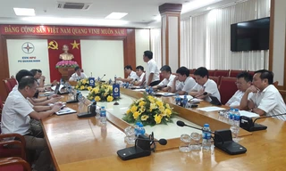 Đoàn công tác của Ban chỉ huy phòng chống thiên tai và tìm kiếm cứu nạn Tổng công ty Điện lực miền Bắc làm việc tại Quảng Ninh