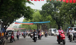 Các phố Hàng Khay - Đinh Tiên Hoàng - Lê Thái Tổ quanh hồ Hoàn Kiếm, cũng là phố đi bộ Hà Nội đang có giá đất dẫn đầu thủ đô. Ảnh: Nguyễn Lê.