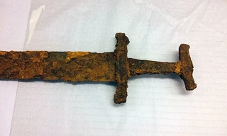 Thanh kiếm Viking còn nguyên vẹn sau 1.000 năm. Ảnh: Cơ quan Di sản Văn hóa Iceland.