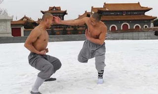 Võ tăng Thiếu Lâm trần mình luyện công giữa trời tuyết