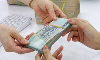 Với mức tăng 7%, lương cơ sở sẽ tăng thêm 100.000 đồng/tháng, từ mức 1,39 triệu đồng lên 1,49 triệu đồng.