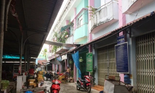 Trường tiểu học Dương Đông 2 bị lấy làm chợ vì UBND huyện Phú Quốc cho rằng không phù hợp. Vậy vì sao trước đó, địa phương đổ tiền tỷ xây trường? Đến khi lấy trường giao cho công ty xây chợ thì không yêu cầu đơn vị này bồi thường hay giao đất khác để xây 