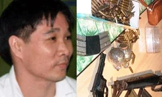 Bình "Kiểm" và số vũ khí bị thu giữ.