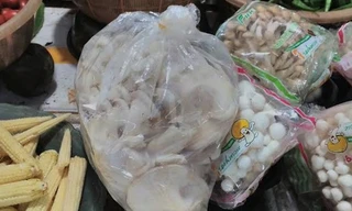 Nấm các loại được bày bán nhiều tại các chợ