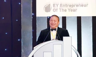 Chủ tịch Tập đoàn Hoa Sen Lê Phước Vũ- đại diện doanh nhân Việt Nam dự Giải thưởng Doanh nhân EY Thế giới tại Monaco năm 2015.