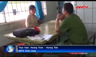 Nửa đêm lẻn vào nhà đổ xăng đốt công an