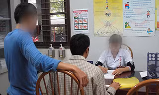 Bệnh nhân tâm thần được làm hồ sơ bệnh án trước khi điều trị nội trú Ảnh Ngọc Dung