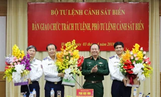Thượng tướng Phạm Ngọc Minh và Trung tướng Nguyễn Quang Đạm, Thiếu tướng Phan Thanh Minh, Thiếu tướng Nguyễn Văn Sơn. Ảnh Canhsatbien.vn