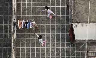 Bộ ảnh chụp cảnh sinh hoạt thân thuộc trên những mái nhà cao tầng