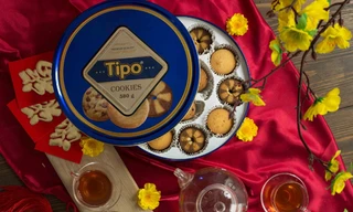 Một hộp bánh thơm kèm ấm trà nóng chắc chắn sẽ giúp nàng dâu được ghi điểm trong mắt mẹ chồng