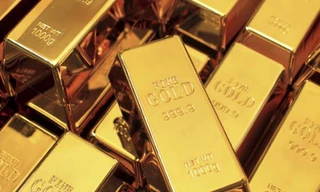 Bất ngờ nhặt được túi vàng 450 triệu sau nhà