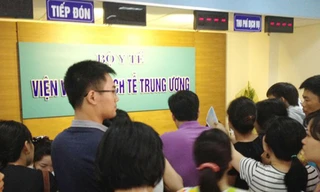 Hà Nội: Phát oải vì chen nhau tiêm vắc-xin '5 trong 1'