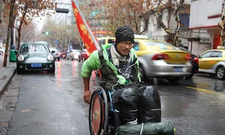 Quan Peng và hành trình chinh phục ước mơ bằng xe lăn. Ảnh: CCTV.