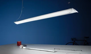 Thiết bị được làm từ nhựa dẻo và có dạng ống như các đèn tuýp thông thường. Ảnh: Designboom.