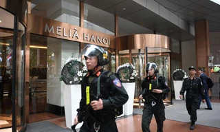 Lực lượng cảnh sát cơ động đã được tăng cường số lượng lớn tới khách sạn Melia chiều 25/2. Các hoạt động tiền trạm trước hội nghị làm dấy lên đồn đoán rằng đây có thể là nơi lưu trú của ông Kim Jong Un những ngày tới khi ông đến Hà Nội dự hội nghị thượng 