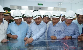 Thủ tướng kiểm tra công tác bảo vệ môi trường tại Formosa sáng 24/7.