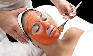 Trị mụn và dưỡng da siêu đẹp bằng quả hồng chín