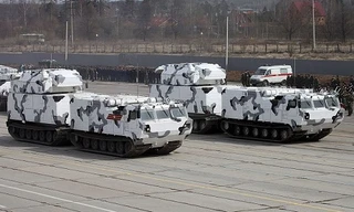 Các tổ hợp tên lửa phòng không Tor-M2DT tại Quảng trường Đỏ. Ảnh: Sputnik.