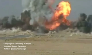 Xe bom IS nổ tung trước khi đâm mục tiêu