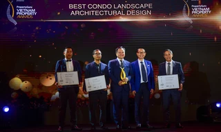 Trao giải cho Imperia Sky Garden - TGĐ MIKGroup Nguyễn Vĩnh Trân 