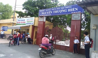 Ông Võ Văn Dũng, Hiệu trưởng trường THPT Nguyễn Thượng Hiền, TPHCM khẳng định trường không có quy định nào cấm đoán nam nữ ngồi gần nhau. 