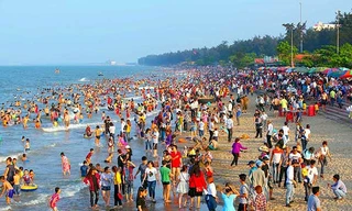 Biển Cửa Lò ngày càng thu hút đông khách du lịch đến nghỉ dưỡng