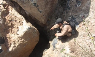 Cửa hang được cho là đường dẫn vào "kho báu" núi Tàu