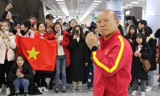 Huấn luyện viên Park Hang-seo luôn là tâm điểm của sự chú ý mỗi khi xuất hiện