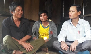 Công việc gần như thường xuyên của lãnh đạo Trà Don là đi vận động từng hộ dân hạn chế uống rượu, chăm lo làm ăn