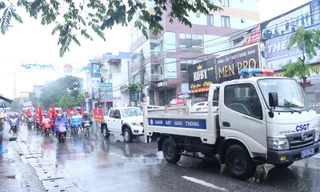 Các đại biểu tham gia diễu hành tuyên truyền phòng, chống tác hại của thuốc lá hưởng ứng Ngày Thế giới không thuốc lá 31/5 tại Thị xã Phổ Yên, Thái Nguyên. 