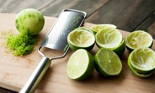 Cách ngâm vỏ chanh dầu oliu trị đau khớp mùa đông