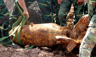 Quả bom được di dời. Ảnh: Minh Nhật.