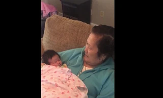 Bài hát ru của bà ngoại mất trí khiến người xem nghẹn ngào