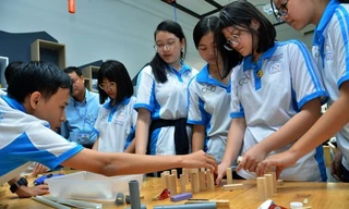 Học sinh Trường THPT Trần Hữu Trang trong giờ học STEM. Ảnh: TẤN THẠNH