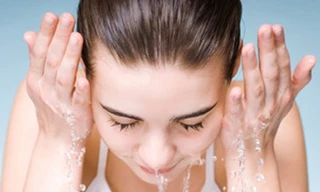 10 thói quen buổi tối gây hại cho da