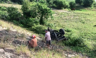 Phần thân của xe công nông bị kéo lê gần 400 m