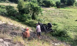 Phần thân của xe công nông bị kéo lê gần 400 m