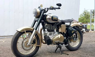 Môtô cổ điển dát vàng của đạo diễn ở Sài Gòn