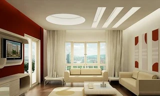 Pha nước muối rải sàn có thể khử được mùi sơn.