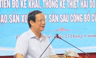 Phó Tổng cục trưởng Tổng cục thủy sản Nguyễn Ngọc Oai giới thiệu 4 phương án khai thác thủy sản ở 4 tỉnh miền Trung. Ảnh: Võ Thạnh.