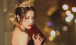 Người hâm mộ cổ vũ sao Brazil tán tỉnh ngọc nữ Địch Lệ Nhiệt Ba